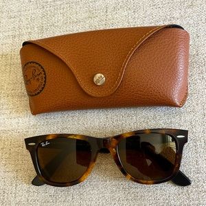 Original Wayfarer Tortoise Shell Brown Classic Ray-Ban. Worn less than 10 times.